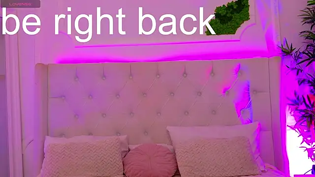 Snapshot of ElisaCharm chatting on June 18, 3:38 am ElisaCharm online show from June 18, 3:38 am
