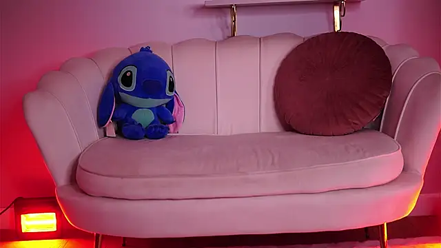 LaraSynn online show from February 8, 3:15 am