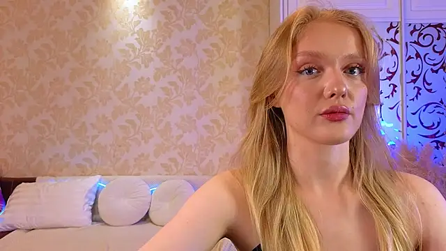 Snapshot of Slay_Blonde chatting on October 21, 6:13 am Slay Blonde online show from October 21, 6:13 am