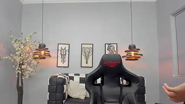 Snapshot of Bianca_Millf chatting on November 6, 3:21 am Bianca Millf online show from November 6, 3:21 am