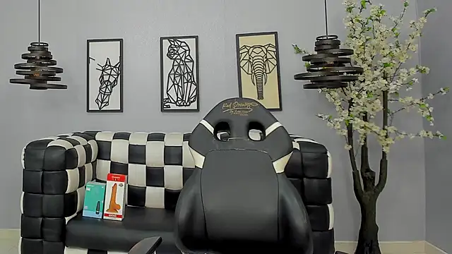 Bianca Millf online show from April 7, 3:52 am