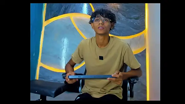 Snapshot of Sex_Boy_33_ chatting on October 24, 4:55 am Sex Boy 33 online show from October 24, 4:55 am