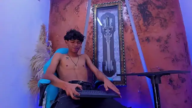 Snapshot of Sex_Boy_33_ chatting on October 30, 4:55 am Sex Boy 33 online show from October 30, 4:55 am