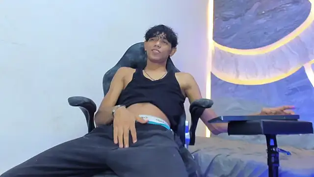 Snapshot of Sex_Boy_33_ chatting on November 13, 3:32 am Sex Boy 33 online show from November 13, 3:32 am