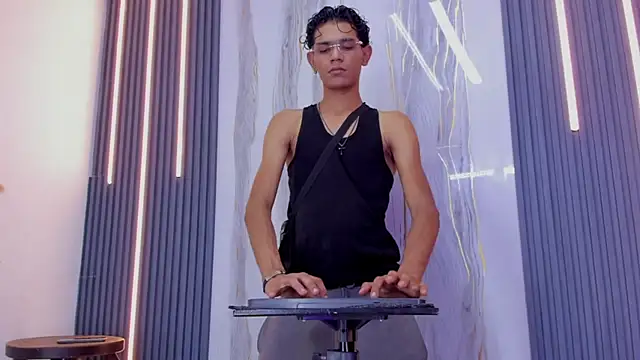 Snapshot of Sex_Boy_33_ chatting on November 2, 9:20 pm Sex Boy 33 online show from November 2, 9:20 pm