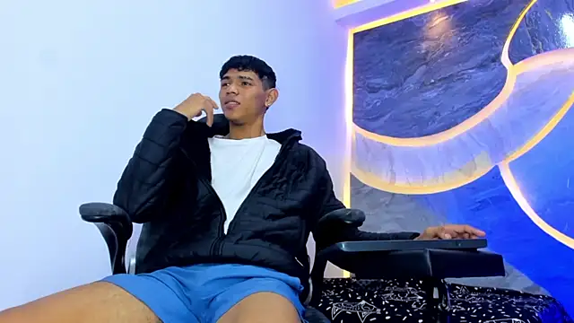 Snapshot of Sex_Boy_33_ chatting on December 2, 4:58 am Sex Boy 33 online show from December 2, 4:58 am