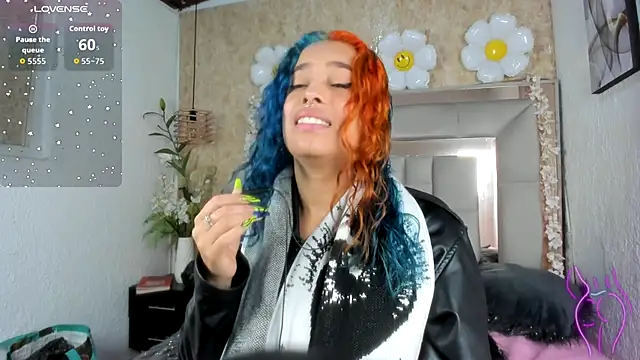 Snapshot of Cristall_ravven chatting on December 3, 12:44 am Cristall ravven online show from December 3, 12:44 am