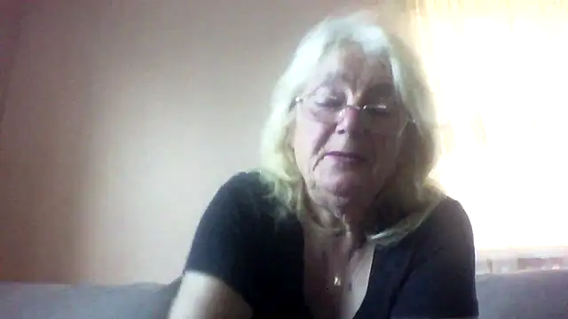 AmyLove353 online show from July 28, 4:09 am
