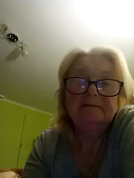 AmyLove353 online show from February 17, 9:01 pm