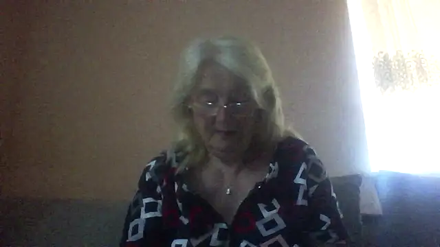 AmyLove353 online show from July 9, 3:18 am