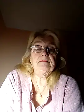 AmyLove353 online show from December 18, 8:01 pm