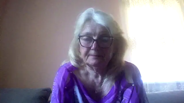 AmyLove353 online show from June 5, 3:44 am