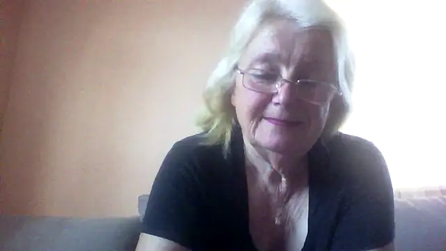 AmyLove353 online show from July 15, 4:41 am