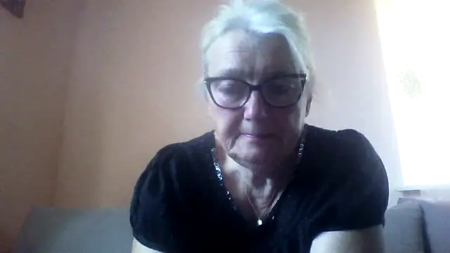 AmyLove353 online show from June 16, 4:23 am