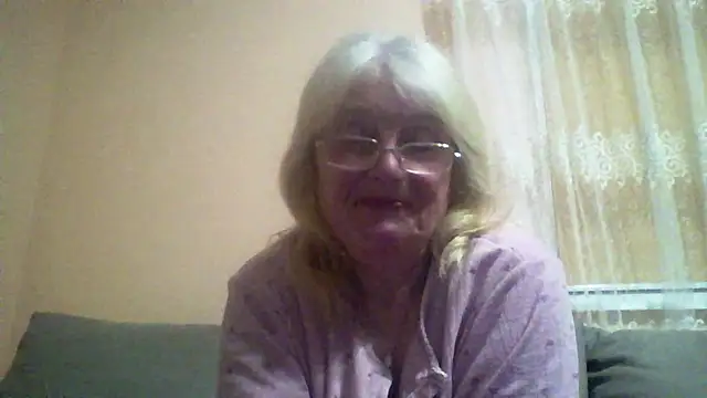 AmyLove353 online show from April 4, 9:43 pm