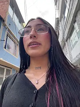 Violeet-Smith online show from December 4, 7:46 pm