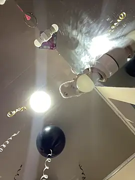 Violeet-Smith online show from December 19, 5:37 pm