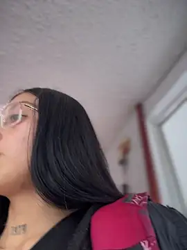 Violeet-Smith online show from April 6, 8:32 pm