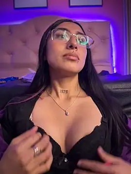 Violeet-Smith online show from October 21, 2:38 pm