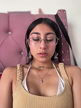 Violeet-Smith online show from March 6, 5:08 pm