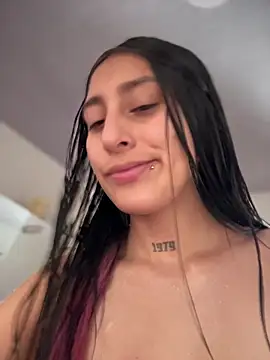 Violeet-Smith online show from March 15, 5:09 pm