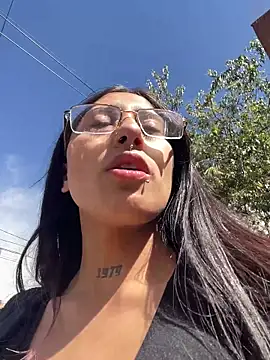 Violeet-Smith online show from November 27, 3:01 pm