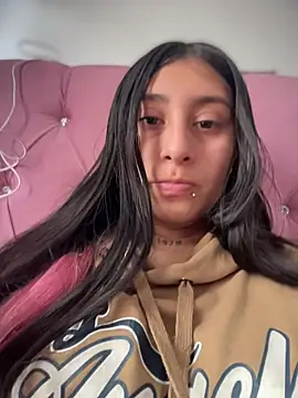 Violeet-Smith online show from March 20, 1:23 pm