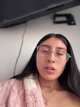 Violeet-Smith online show from April 15, 6:01 pm