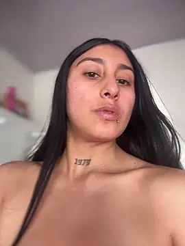 Violeet-Smith online show from March 31, 3:36 pm