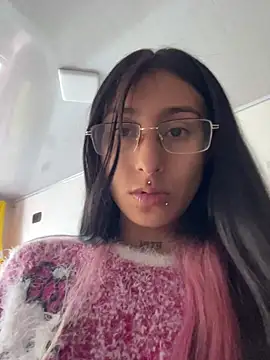 Violeet-Smith online show from November 30, 5:47 pm