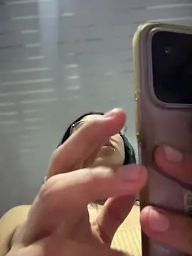 Violeet-Smith online show from April 2, 2:30 am