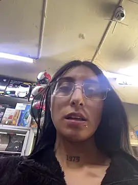 Violeet-Smith online show from December 18, 4:44 pm