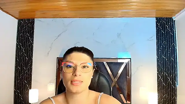 Snapshot of AlexaLaenz chatting on January 10, 11:49 am AlexaLaenz online show from January 10, 11:49 am