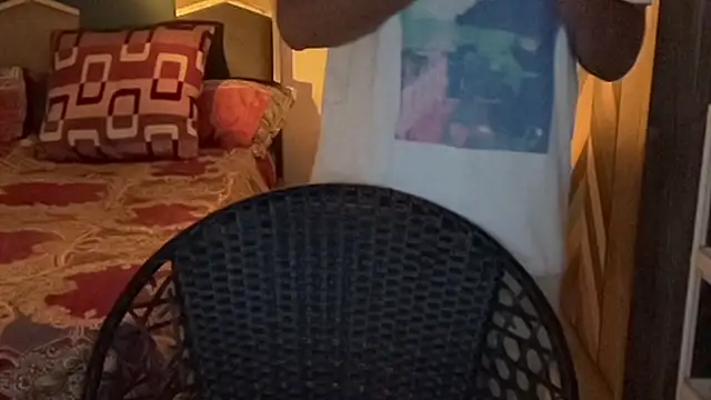 MakeMeAwareAah online show from October 23, 4:05 pm