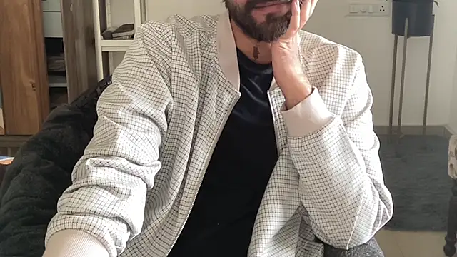 MakeMeAwareAah online show from December 2, 4:25 am