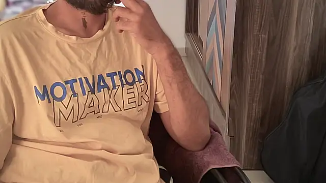 MakeMeAwareAah online show from April 15, 11:49 am