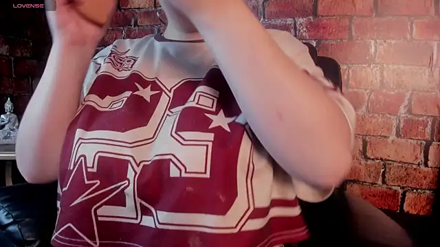 Danna piink  online show from April 11, 12:20 pm