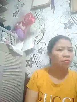 Snapshot of Yummymarie09 chatting on October 21, 2:00 am Yummymarie09 online show from October 21, 2:00 am