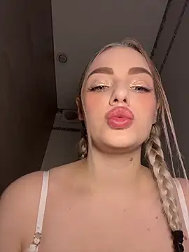 HugeBoobsAlice online show from May 22, 5:27 am