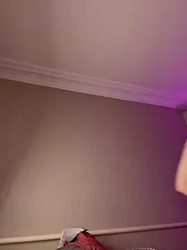 Snapshot of HugeBoobsAlice chatting on December 15, 5:02 am HugeBoobsAlice online show from December 15, 5:02 am