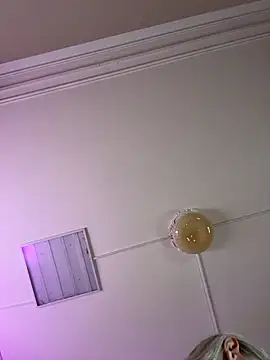 HugeBoobsAlice online show from March 14, 5:13 am