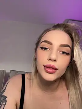 HugeBoobsAlice online show from May 29, 6:52 am
