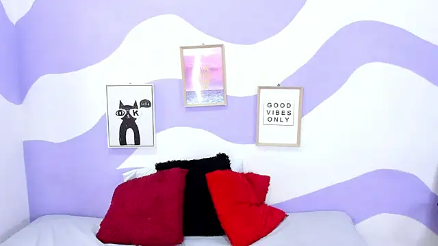 Snapshot of VIOLETA-28 chatting on October 31, 2:02 pm VIOLETA-28 online show from October 31, 2:02 pm