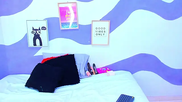 Snapshot of VIOLETA-28 chatting on December 16, 1:04 pm VIOLETA-28 online show from December 16, 1:04 pm