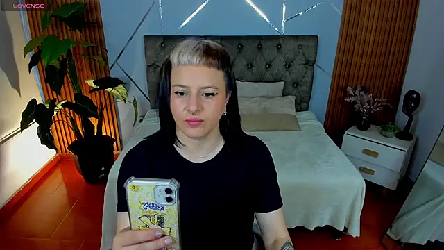 camilaa lux online show from November 10, 11:15 am