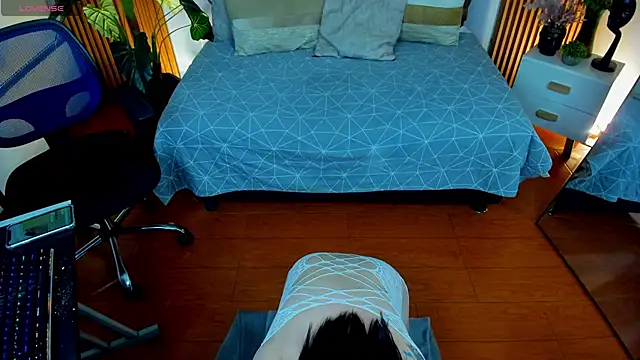 camilaa lux online show from October 31, 10:45 am