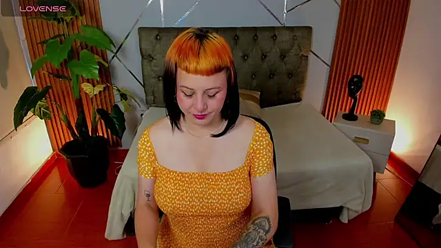 camilaa lux online show from February 6, 12:45 pm