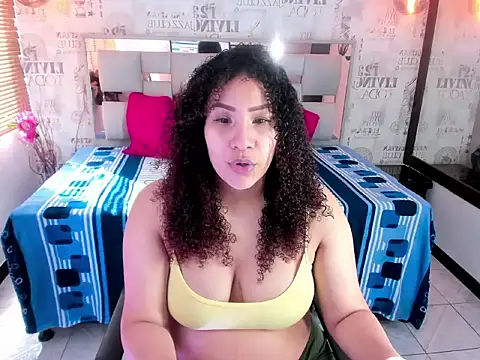 ROZZE MILA online show from November 7, 1:15 pm