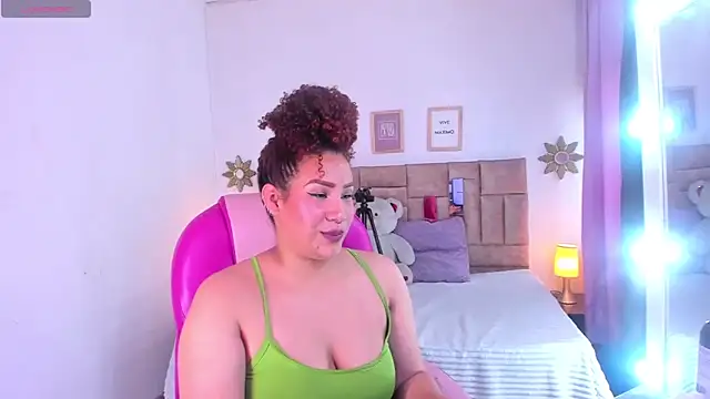 ROZZE MILA online show from March 6, 8:15 pm