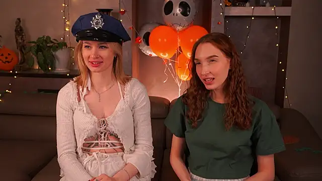 Snapshot of MarisLopaz chatting on November 2, 3:22 am MarisLopaz online show from November 2, 3:22 am